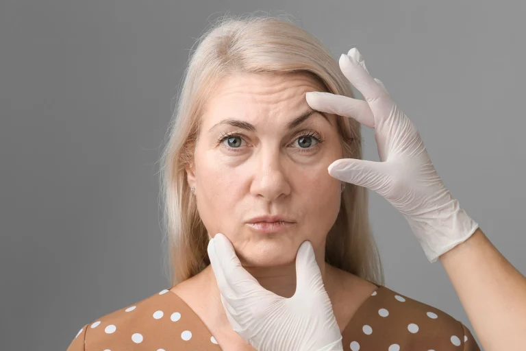 elderly-woman-doing-cosmetology-procedures-botox-i-2023-11-27-05-32-15-utc